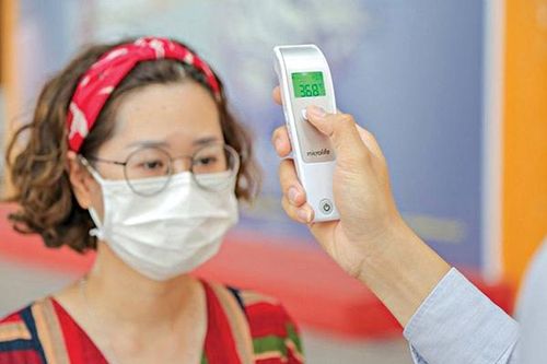 Người mắc COVID-19 không triệu chứng cũng lây lan bệnh?
