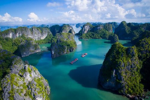 Vịnh Bái Tử Long kỳ vĩ từ trên cao