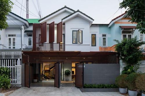 Cắt đôi không gian, nhà cũ ở Kiên Giang thoáng sáng bất ngờ