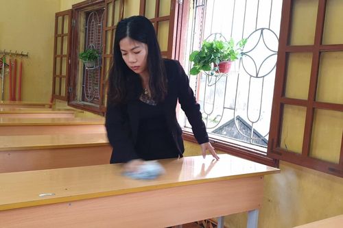 Hải Phòng: Giáo viên hối hả vệ sinh trường lớp, đón trò trở lại trường ngày 8/3