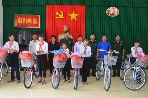 Luôn xứng đáng với danh hiệu Anh hùng lực lượng vũ trang nhân dân