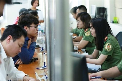 Công dân có hộ khẩu tỉnh khác vẫn được làm thẻ CCCD gắn chíp điện tử tại Hà Nội