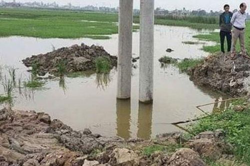 Phát hiện thi thể 2 anh em ruột chết đuối dưới hố chôn cột điện