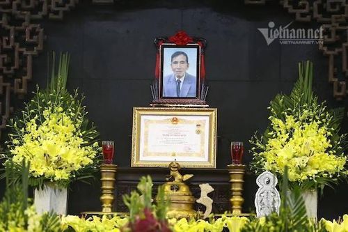 'NSND Trần Hạnh tình cảm, sống tốt, 10 năm anh chăm sóc vợ ốm'