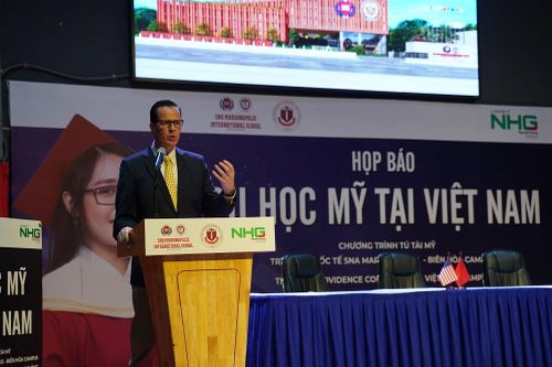 Học Việt Nam, nhận bằng tú tài Mỹ