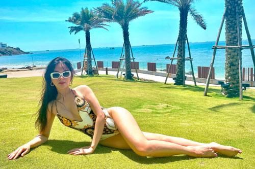 Thu Thủy khoe vóc dáng 'nóng bỏng' sau 6 tháng sinh con
