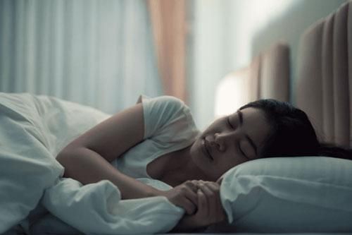 6 việc tưởng vô hại nhưng bác sĩ khuyên tuyệt đối không làm sau 9 giờ tối, nếu mắc phải thì cần sửa ngay