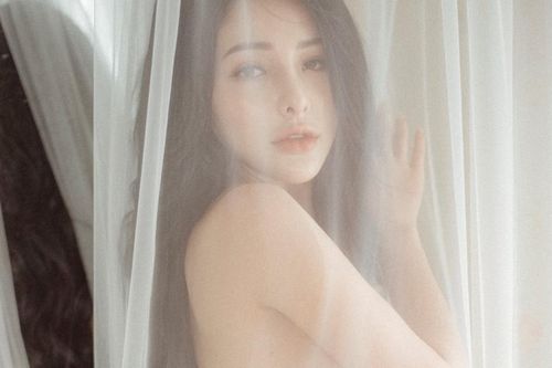 Lấy băng keo và dây thừng thay cho nội y, Ngân 98 bị chỉ trích gay gắt vì bộ ảnh khoe thân phản cảm