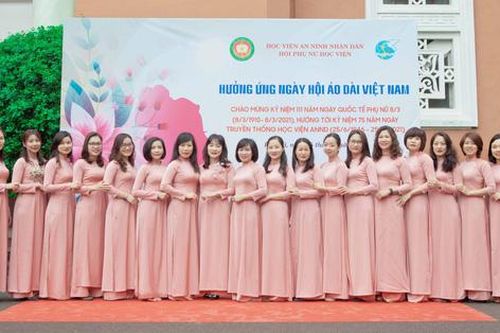 Phụ nữ Học viện An ninh nhân dân duyên dáng hưởng ứng 'Tuần lễ Áo dài'