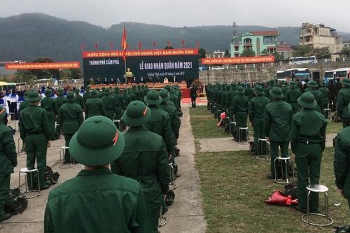 Công nhân Than Cọc Sáu hăng hái lên đường nhập ngũ