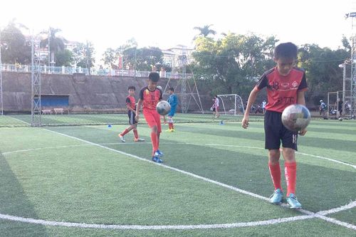 'Lò' luyện cầu thủ ở vùng biên giới Đức Cơ