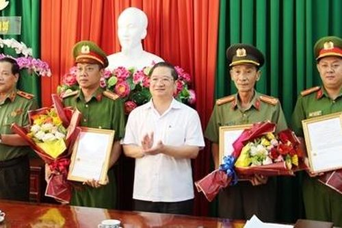 Khen thưởng các đơn vị giải quyết nhanh vụ nổ súng tại Cần Thơ