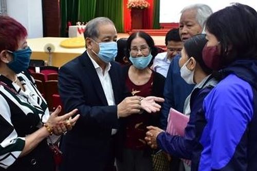 Chủ tịch tỉnh Thừa Thiên Huế đối thoại với các hộ dân trong dự án lịch sử