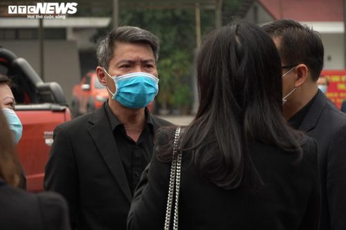 Diễn viên Công Lý, Thu Hà tiễn đưa NSND Trần Hạnh về nơi an nghỉ