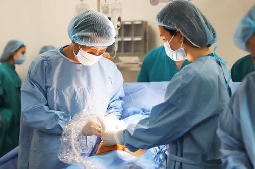 'Chữa bệnh cho thai nhi từ trong bụng mẹ' - chọn lối đi khó để hạnh phúc đong đầy