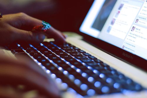 Cách để tự xóa mình khỏi Google Search