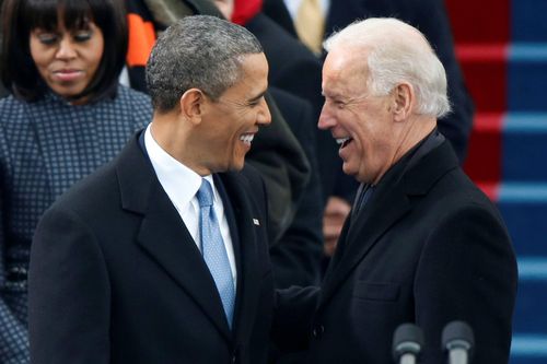 Ông Obama chúc mừng Tổng thống Biden về gói cứu trợ 1.900 tỷ USD