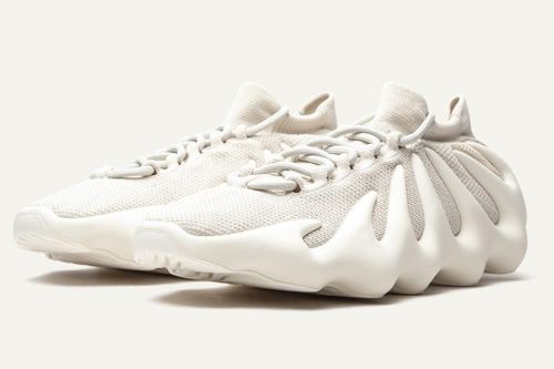 Giày Yeezy 450 dù bị chê xấu vẫn bán hết trong một phút