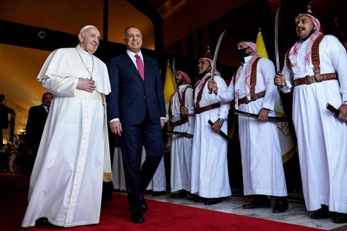 Khoảnh khắc trong chuyến đi lịch sử của Giáo hoàng Francis