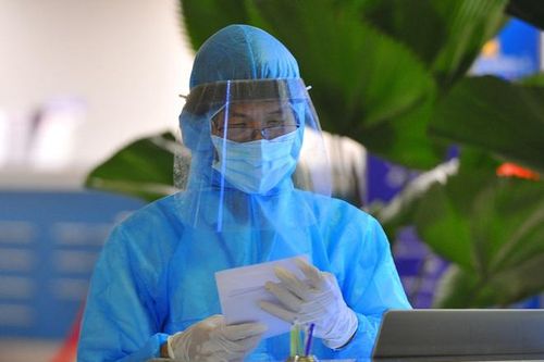 41 người bay cùng chuyến với ca tái dương tính SARS-CoV-2