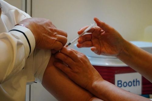 Một phụ nữ chết ở Hong Kong sau khi được tiêm vaccine của Trung Quốc