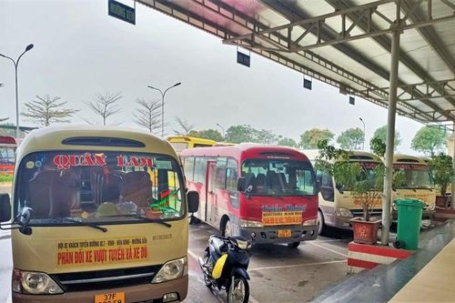 Hơn 30 nhà xe dừng chạy phản đối 'xe dù' đã hoạt động trở lại