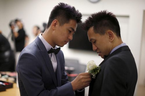Giáo viên LGBT phải kết hôn giả vì sợ bị kỳ thị