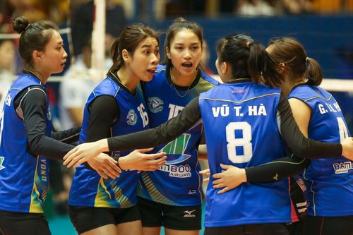 Đội bóng chuyền nữ Vĩnh Phúc thắng kịch tính trong ngày ra mắt