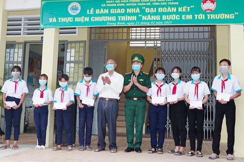 Ðoàn kết quân dân phát triển khu vực biên giới biển