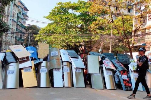 Biểu tình lớn ở Myanmar, hàng chục nghìn người xuống đường