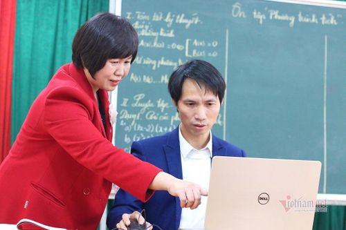 Từ con số 0, trường học 'lột xác' thành điểm sáng dạy học trực tuyến