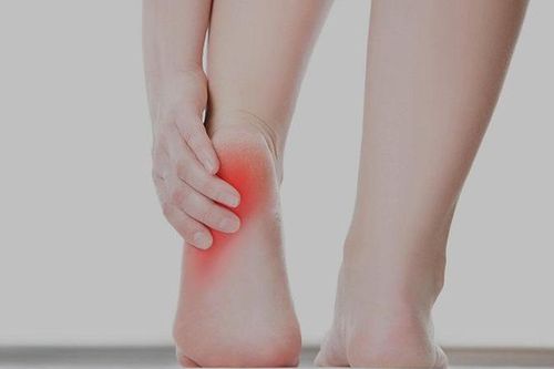 Đi khám vì bị đau gót chân, không ngờ phát hiện khối u máu: Bác sĩ cảnh báo 4 bệnh khác liên quan đến đau gót chân