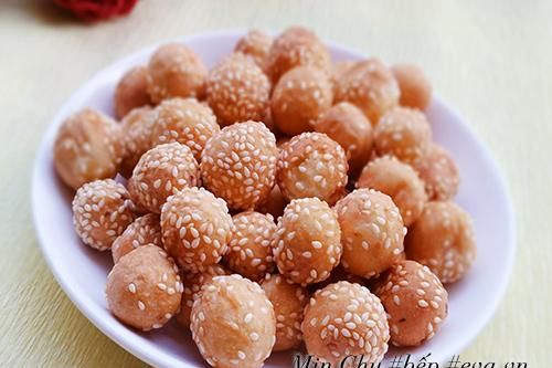 Vui miệng với đậu phộng bọc bột tẩm vừng chiên giòn cho chị em ăn vặt