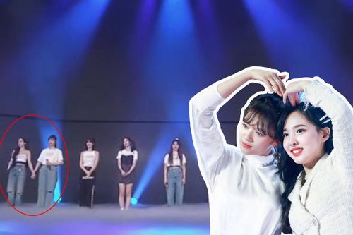 Nayeon (Twice) gây chú ý với hành động dành cho Jungyeon tại concert online Nhật Bản