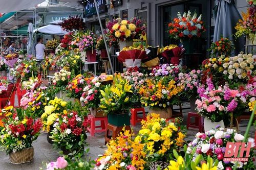 Đa dạng thị trường quà tặng 8-3