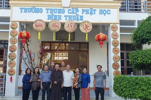 Bình Thuận: Trường Trung cấp Phật học trồng cây xanh trong khuôn viên