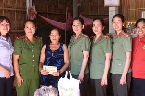 Phụ nữ Công an tỉnh Trà Vinh với công tác xã hội từ thiện
