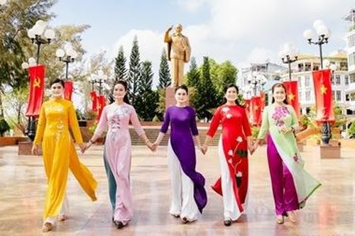 Công an TP Cần Thơ tổ chức hội thi 'Duyên dáng áo dài qua ảnh'