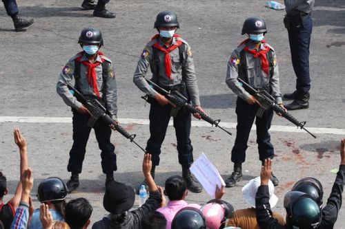 Nhà chức trách Myanmar khai quật mộ cô gái 19 tuổi bị bắn chết vì biểu tình