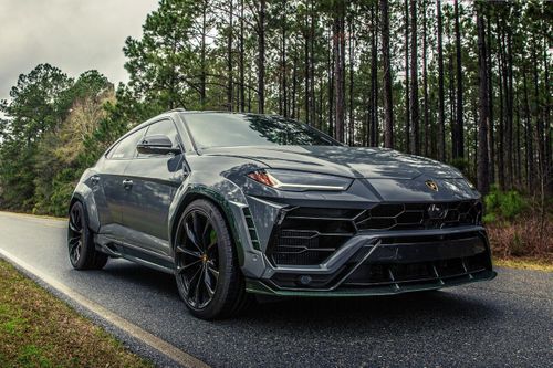 Lamborghini Urus với gói độ carbon màu xanh lạ mắt