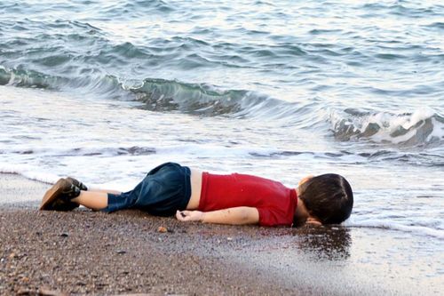 Giáo hoàng Francis gặp cha của cậu bé chết đuối Alan Kurdi