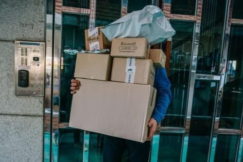 Nhân viên giao hàng Hàn Quốc chết vì làm việc quá sức