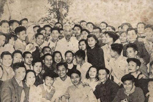 Báo Nhân Dân kỷ niệm 70 năm ra số đầu