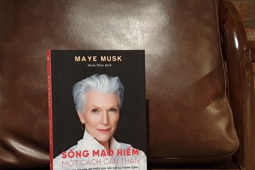 Mẹ tỷ phú Elon Musk ra mắt sách truyền cảm hứng sống cho phụ nữ