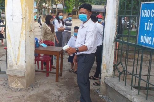 Đồng Tháp: Học sinh khu vực biên giới yên tâm trở lại trường