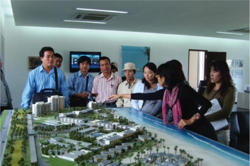 Nữ giới làm nhân viên bất động sản và chuyện bị nam khách hàng 'gạ tình' như cơm bữa