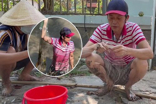 Hoài Linh lấm lem bùn đất, tự tay ra ao thả lưới bắt cá