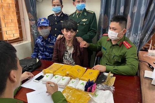 Bắt giữ người đàn ông vận chuyển 30.000 viên hồng phiến lấy tiền công
