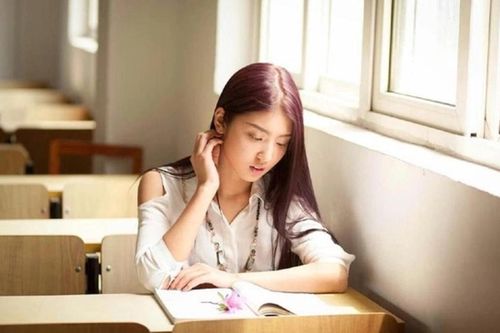 Nữ sinh từ chối chụp ảnh kỷ yếu với lớp bị bạn cao giọng mỉa mai: 'Có một triệu thôi mà không chụp được'