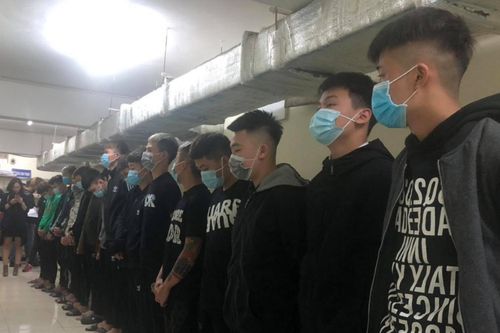 Đang chở bạn gái trên đường, bất ngờ bị hơn 10 thanh niếu niên chém nhầm dẫn tới tử vong